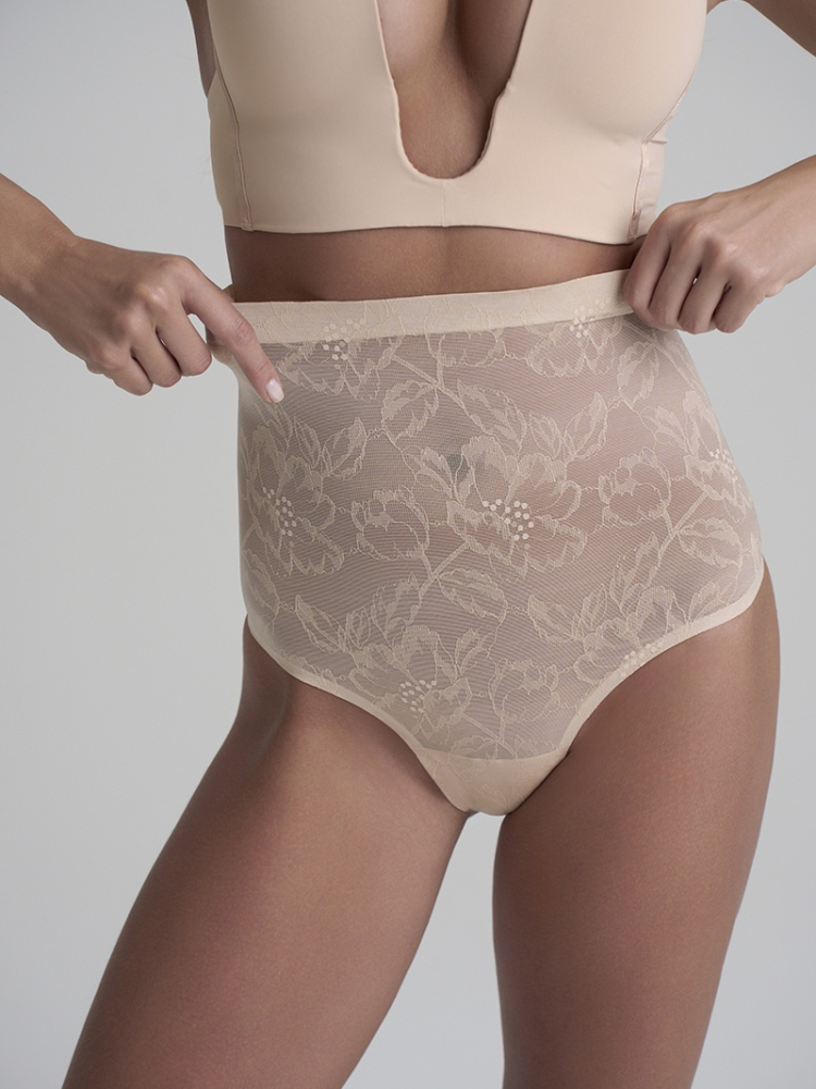 BYE BRA Lacy High Waist Shaping Thong Stringi Beżowy main product photo